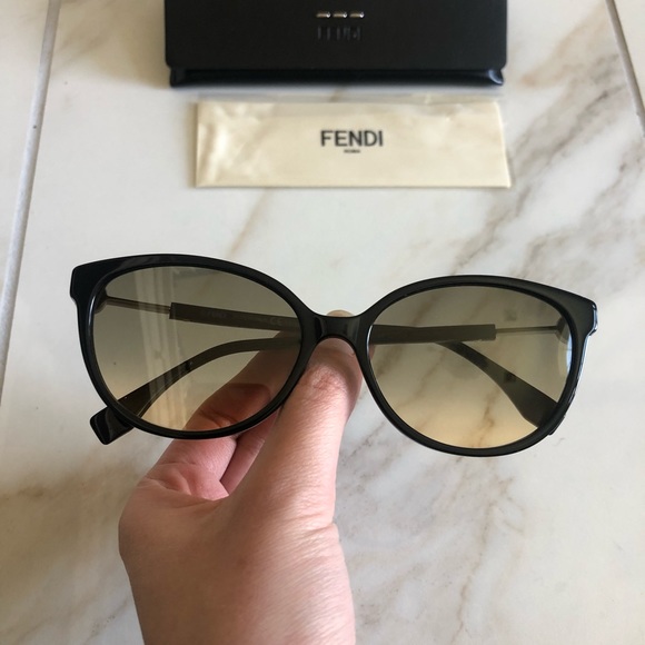 🔥NEW FENDI SHOW STOPPER SUNGLASSES 🔥 - Picture 9 of 11
